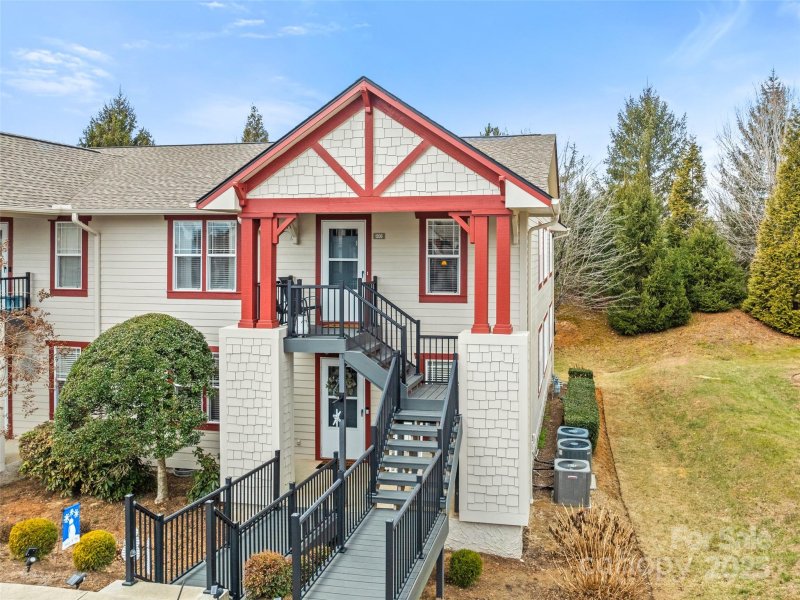 Property image 2 of 1206 Deermouse Way in Wolfpen, Hendersonville, NC 28792