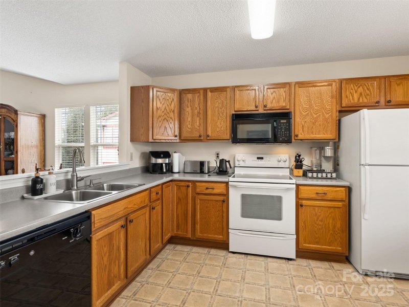 Property image 5 of 1206 Deermouse Way in Wolfpen, Hendersonville, NC 28792