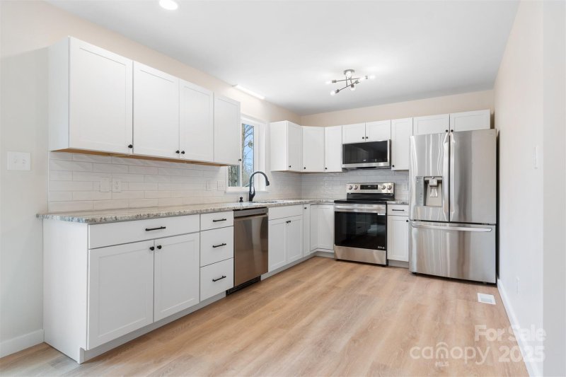 Property image 2 at 4065 Lost Creek Court, Hickory, NC 28602