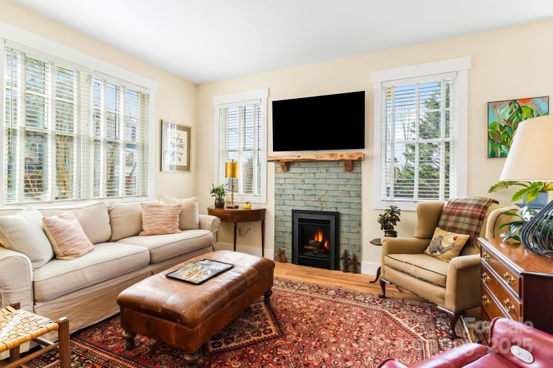 Property image 3 at 6 Houston Street, Asheville, NC 28801