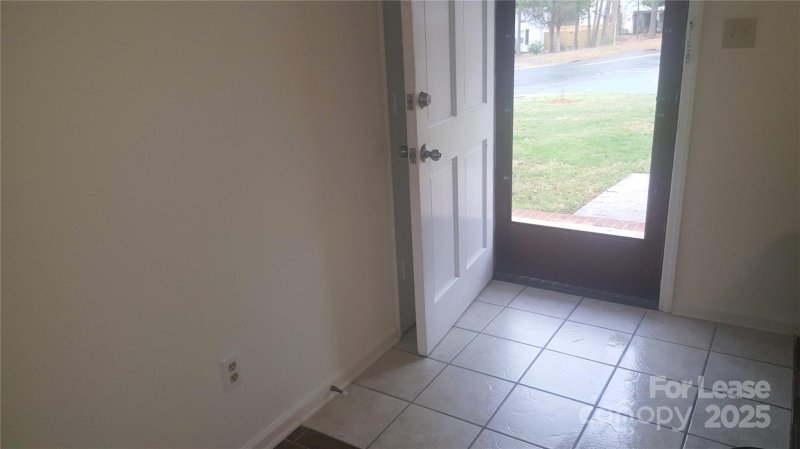 Property image 2 of 6820 Barcliff Drive in Four Seasons, Charlotte, NC 28212