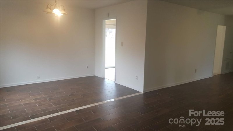 Property image 3 of 6820 Barcliff Drive in Four Seasons, Charlotte, NC 28212