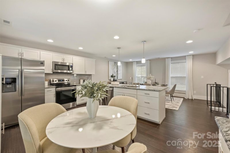 Property image 4 at 3511 Erinbrook Lane, Charlotte, NC 28215