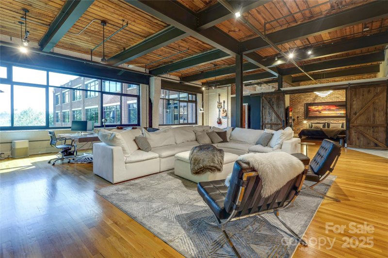 Property image 2 at 310 Arlington Avenue, Charlotte, NC 28203