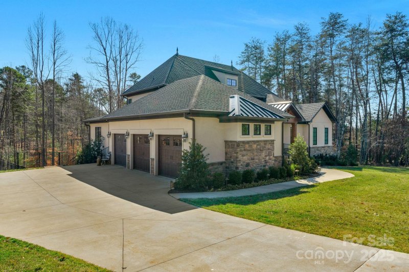 Property image 3 at 2013 Gladelynn Court, Belmont, NC 28012