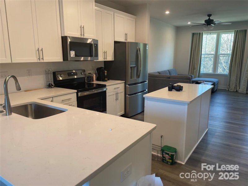 Property image 4 at 948 Broad River Lane, Charlotte, NC 28211