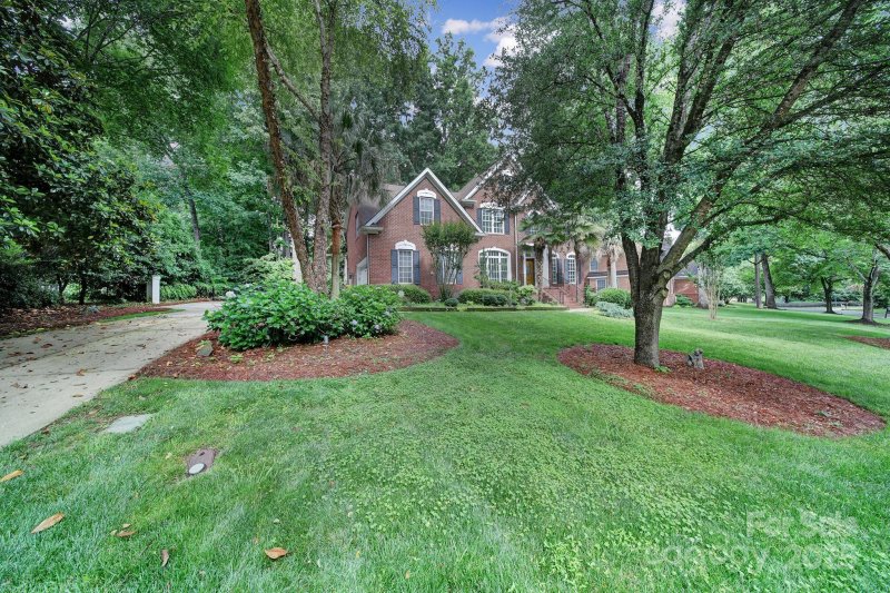 Property image 2 at 907 Thorn Ridge Lane, Lake Wylie, SC 29710