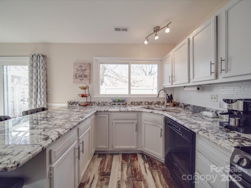 Property image 3 at 7300 Carrbridge Lane, Charlotte, NC 28226