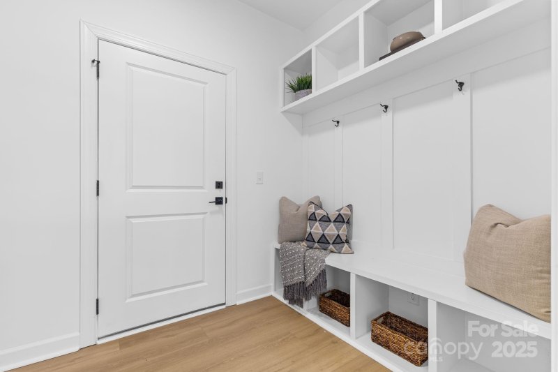 Property image 3 of 3816 Odom Way in Westerly hills, Charlotte, NC 28216