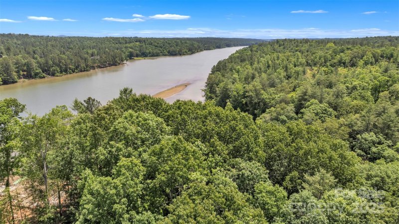 Property image 4 of 588 E Settings Boulevard in Lake Rhodhiss Estates, Valdese, NC 28690