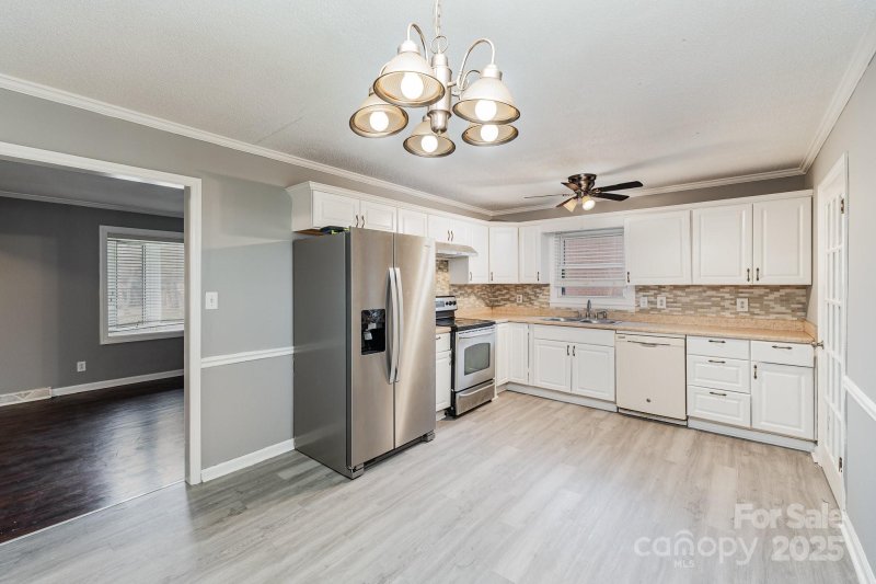 Property image 5 at 4815 Carriage Drive Circle, Charlotte, NC 28205