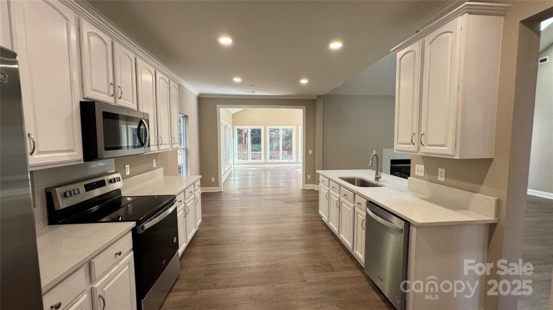 Ellington Park, Charlotte Community