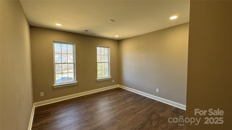 Property image 5 of 8703 Ellington Park Drive in Ellington Park, Charlotte, NC 28277