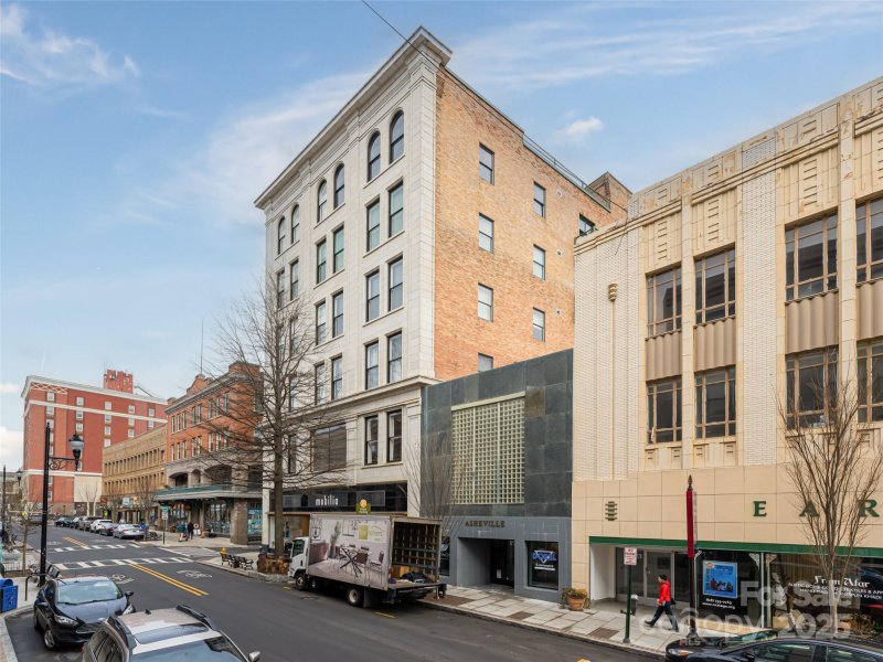 Property image 2 at 84 W Walnut Street, Asheville, NC 28801