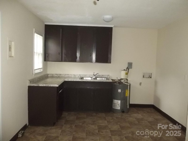 Property image 2 at 212 S Turner Avenue, Charlotte, NC 28208