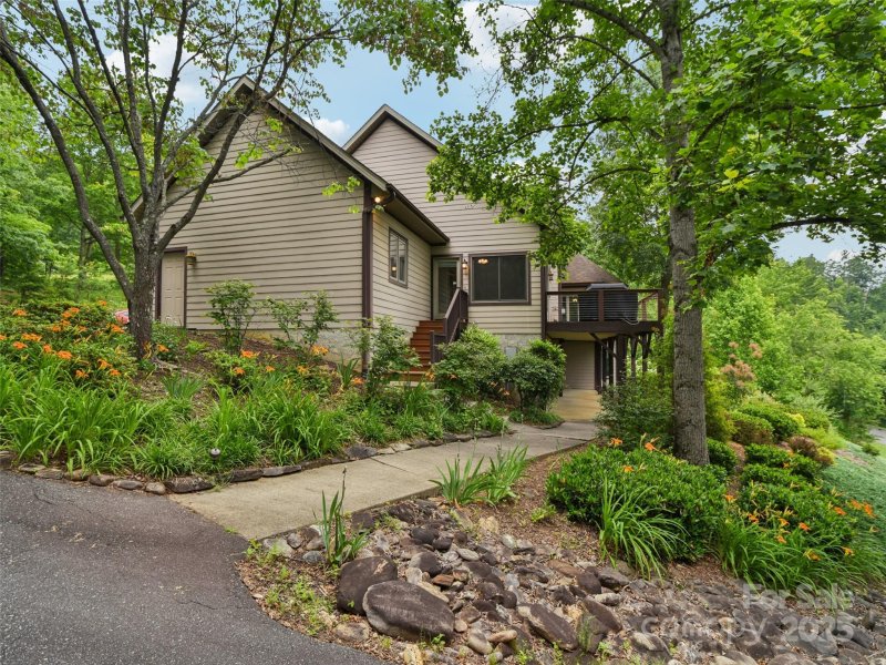 Property image 4 of 142 Twin Courts Drive in Reems Creek Golf Community, Weaverville, NC 28787