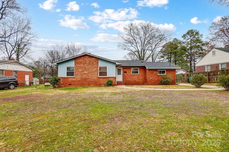 Property image 2 at 3747 Stonehaven Drive, Charlotte, NC 28215