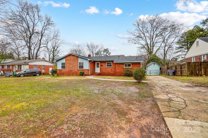 Property image 3 at 3747 Stonehaven Drive, Charlotte, NC 28215