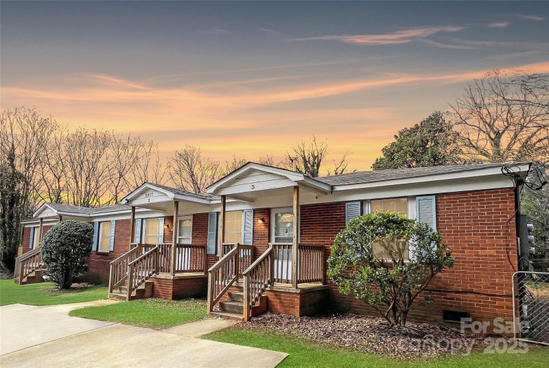 2517 Hemphill Street