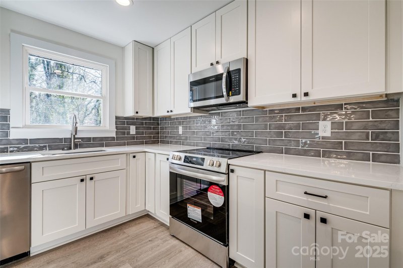 Property image 3 at 1522 Wickham Lane, Charlotte, NC 28208