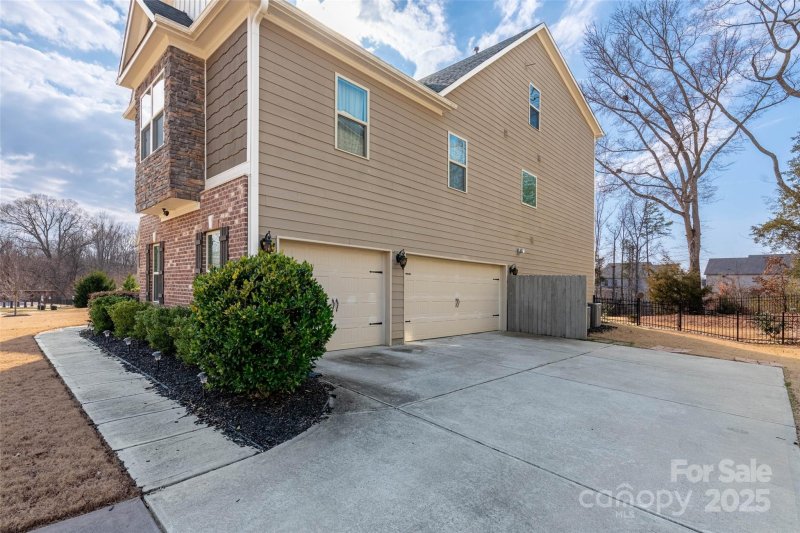 Property image 2 at 15309 Guthrie Drive, Huntersville, NC 28078