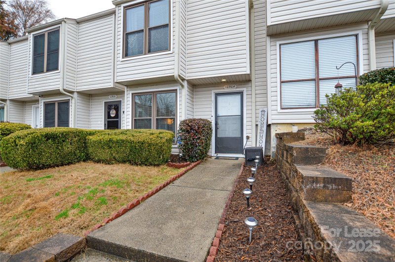 Property image 3 at 10904 Carmel Crossing Road, Charlotte, NC 28226