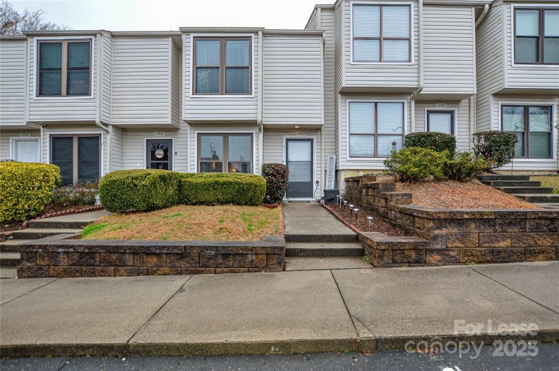 Property image 4 at 10904 Carmel Crossing Road, Charlotte, NC 28226