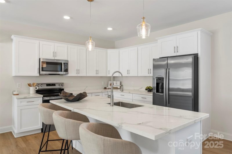 Glen Forest, Charlotte Community