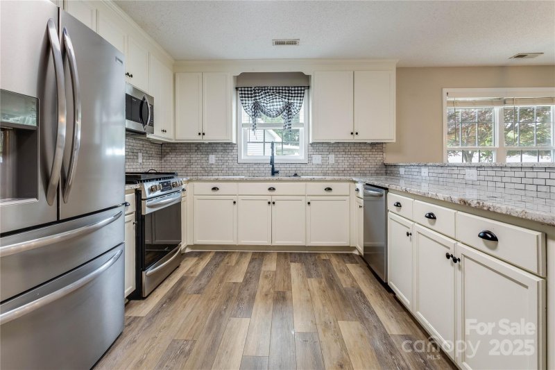 Property image 4 at 406 Llewellyn Street, Belmont, NC 28012