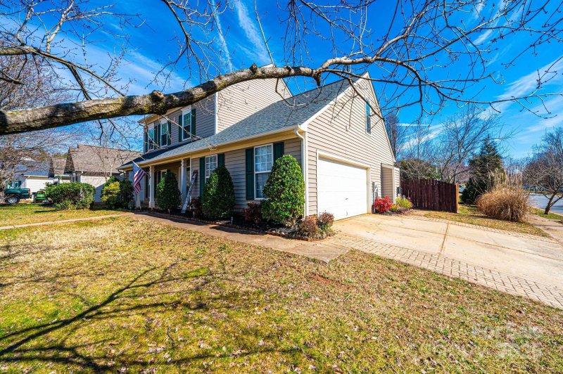 Property image 5 of 102 Brewster Court in Winborne, Mooresville, NC 28115