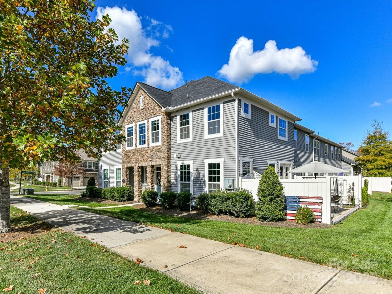 Property image 3 at 9414 Glenburn Lane, Charlotte, NC 28278