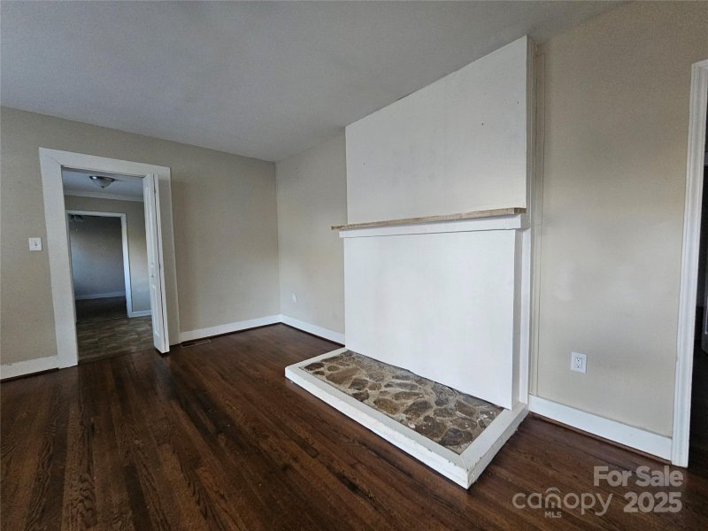 Property image 4 at 1637 Longfellow Street, Charlotte, NC 28205