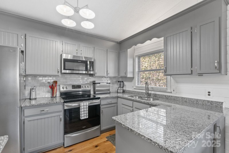 Property image 5 at 121 View De Lake Drive, Etowah, NC 28729