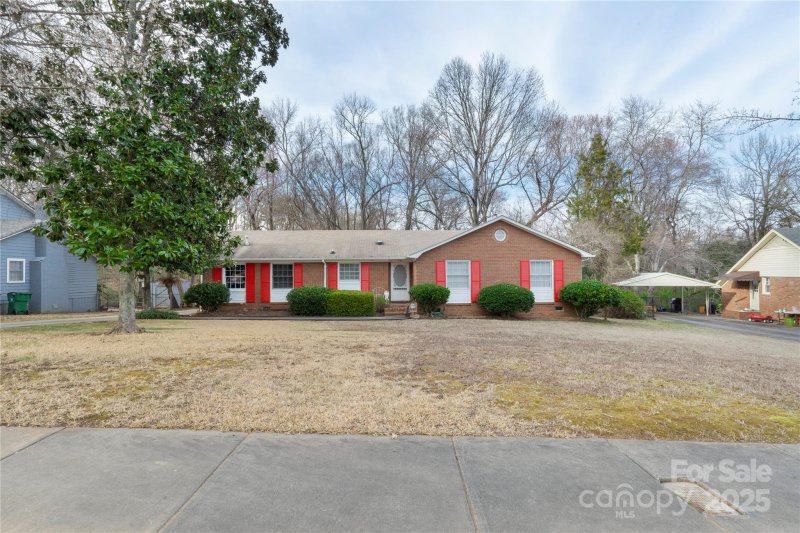 Property image 2 at 1018 Eaglewood Avenue, Charlotte, NC 28212