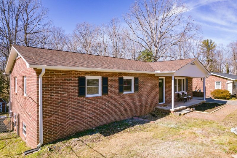 Property image 3 of 3617 12th Street Drive in Sandy Ridge Acres, Hickory, NC 28601