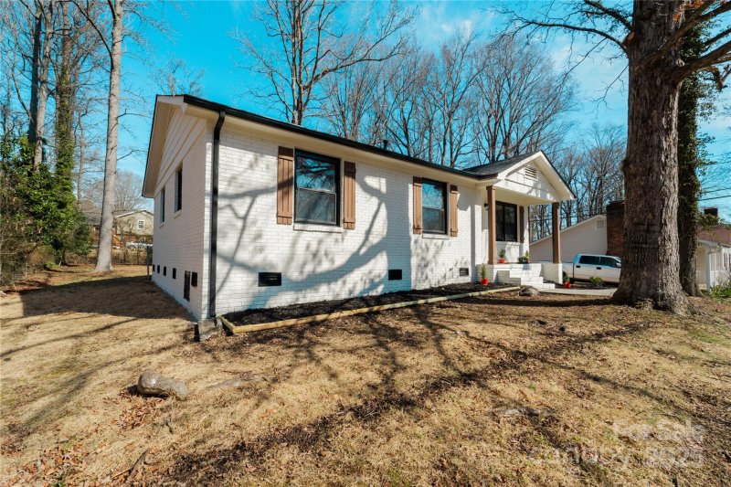 Property image 3 at 7231 Lockmont Drive, Charlotte, NC 28212