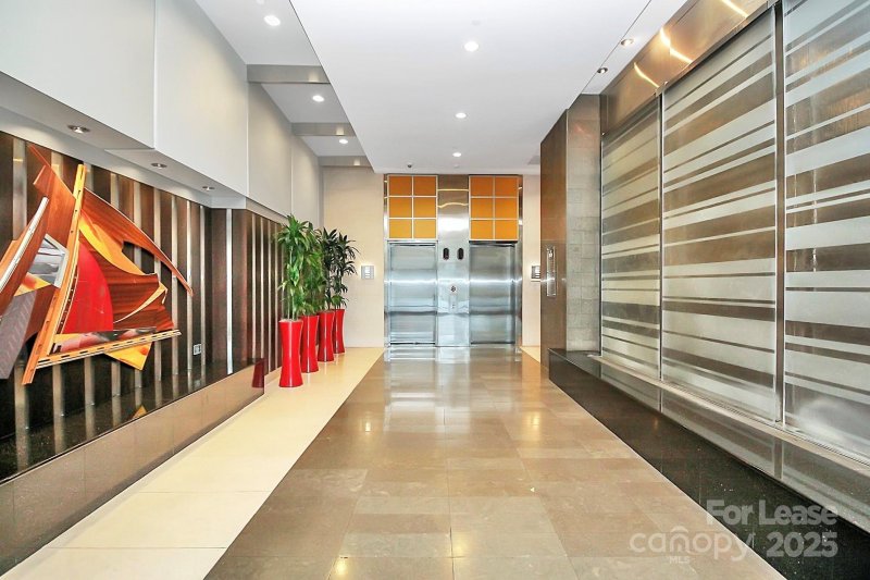 Property image 4 at 333 W Trade Street, Charlotte, NC 28202