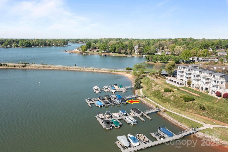 Property image 2 at 150 Harbor Cove Lane, Mooresville, NC 28117