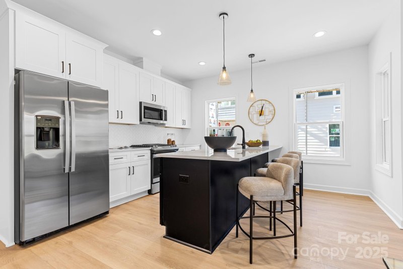 Property image 4 of 3808 Odom Way in Westerly Hills, Charlotte, NC 28216