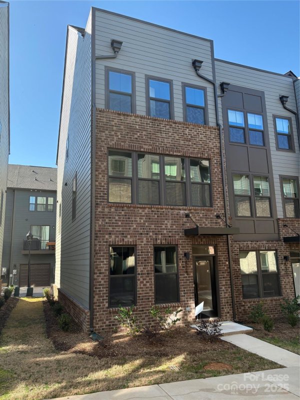 Property image 2 of 428 Spearfield Lane in Anderson Townhomes, Charlotte, NC 28205