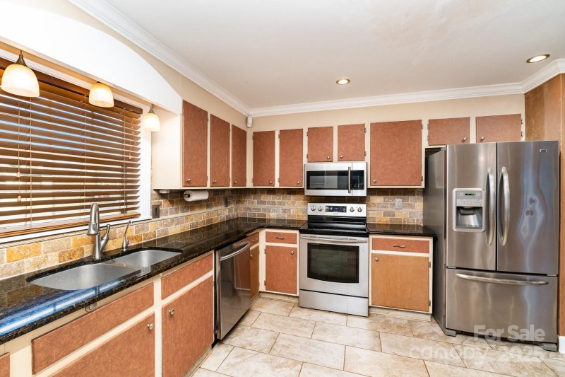 Property image 3 at 4415 Mapleleaf Lane, Charlotte, NC 28208