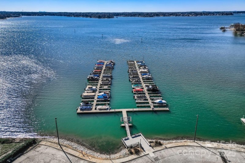 Property image 4 at 127 Lakewood Circle Drive, Mooresville, NC 28117