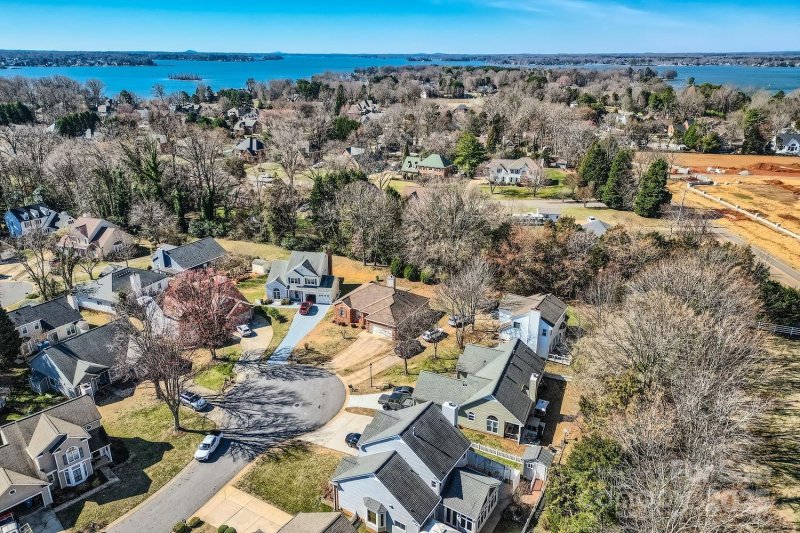 Property image 5 at 127 Lakewood Circle Drive, Mooresville, NC 28117