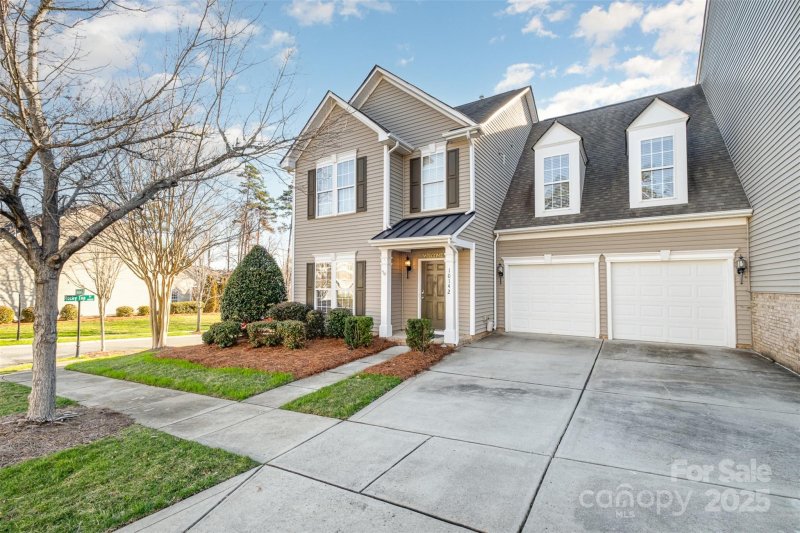 Property image 2 of 10142 Linksland Drive in Skybrook, Huntersville, NC 28078