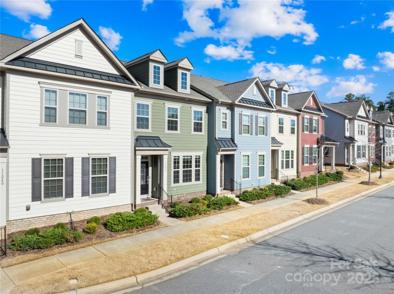 Property image 2 at 11236 Westbranch Parkway, Davidson, NC 28036