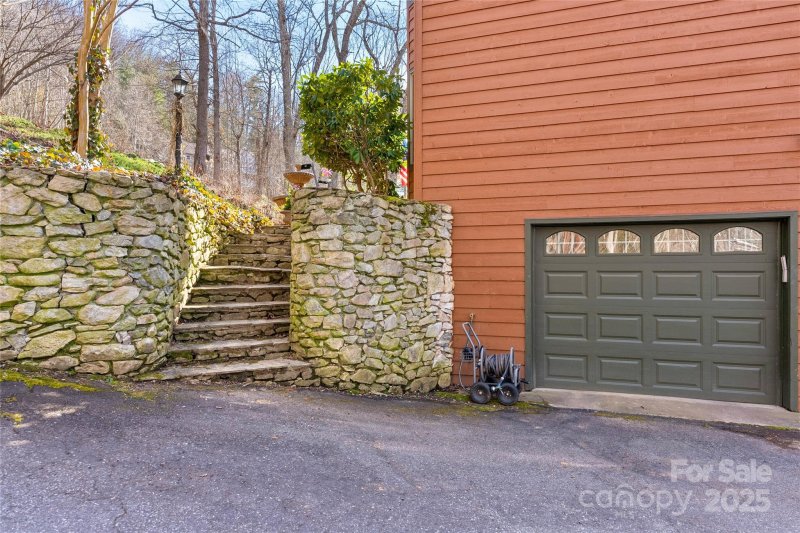 Property image 4 at 105 Sunny Ridge Drive, Asheville, NC 28804