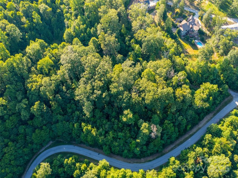 Property image 3 of 845 Grand Oaks Drive in Grand Oaks, Hendersonville, NC 28792