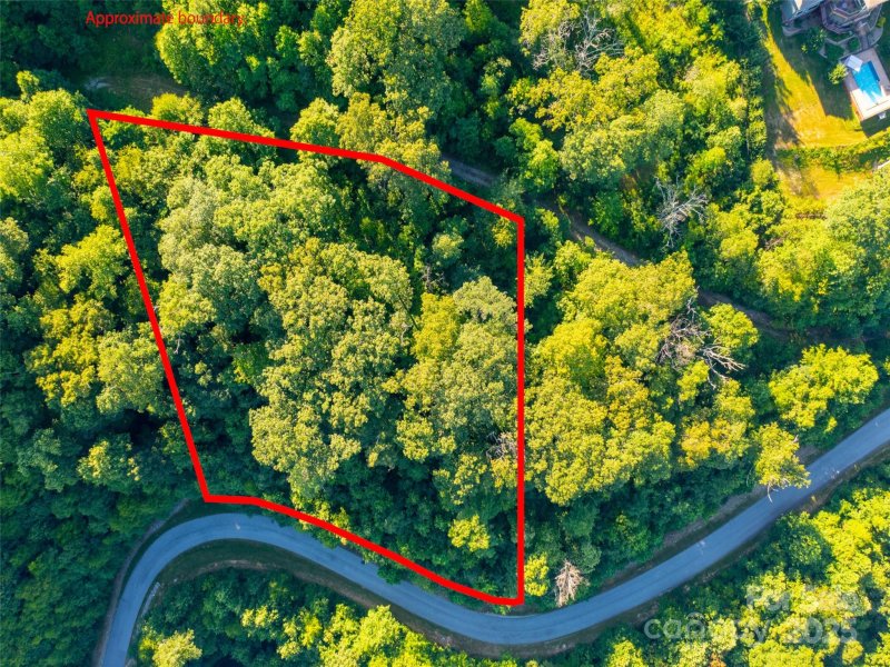 Property image 4 of 845 Grand Oaks Drive in Grand Oaks, Hendersonville, NC 28792