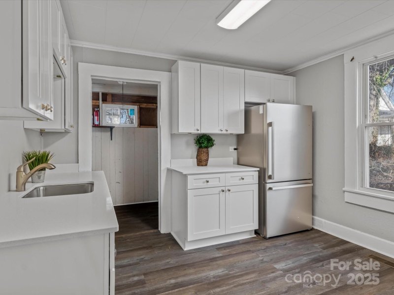 Property image 2 at 609 Spruce Street, Mooresville, NC 28115