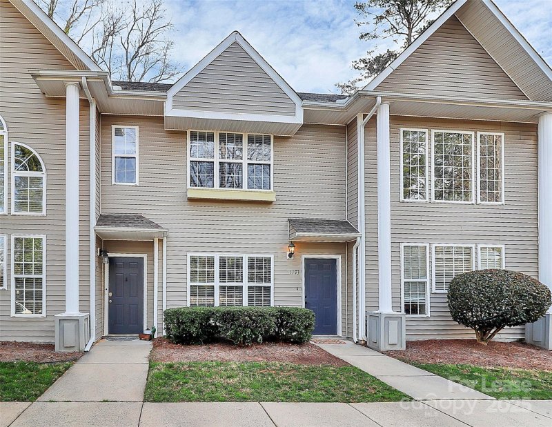 1293 E Woodlawn Road